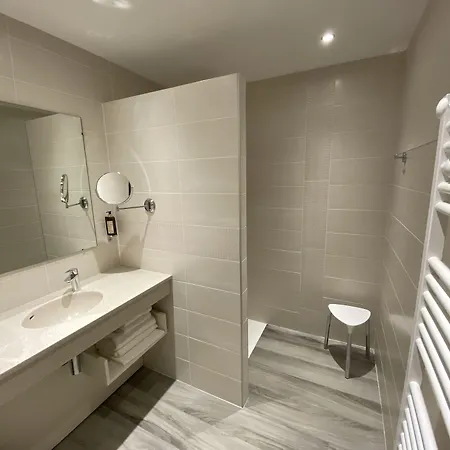 Restaurant & Le Val Moret 3*