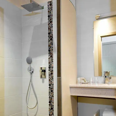 Restaurant & Le Val Moret Magnant