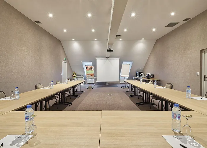 Hotel Restaurant & Le Val Moret Magnant