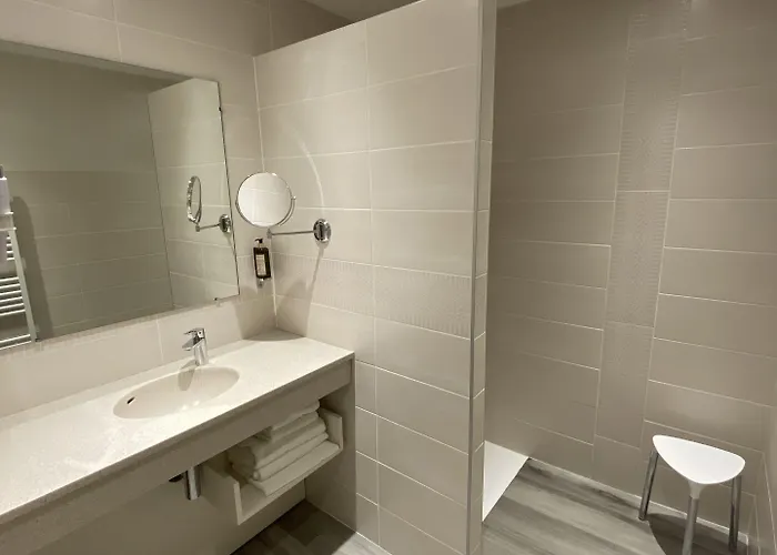 Hotel Restaurant & Le Val Moret Magnant