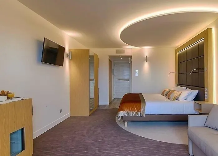 Restaurant & Le Val Moret Hotel Magnant