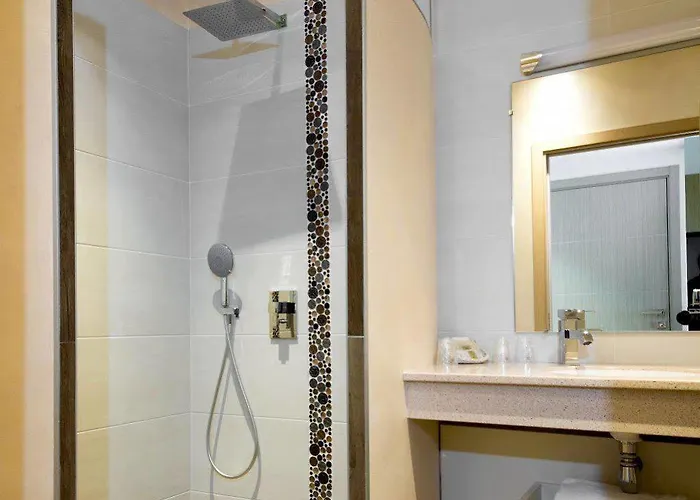 Restaurant & Le Val Moret Magnant